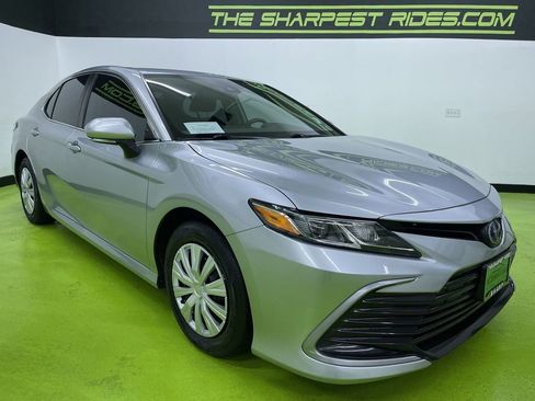Used 2022 Toyota Camry LE image 2