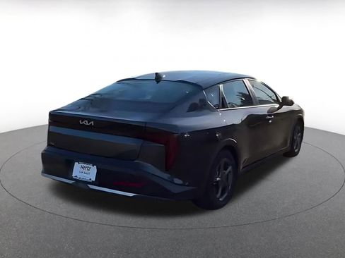 Used 2025 Kia K4 LXS image 12