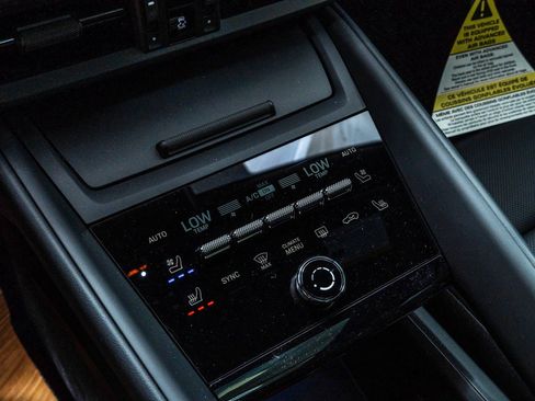 Certified 2025 Porsche Macan 4S Electric image 17