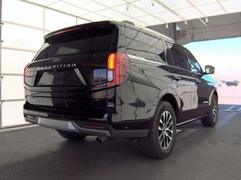 Used 2025 Ford Expedition Platinum AWD/4WD image 3