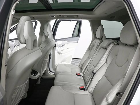 Used 2022 Volvo XC90 T6 Inscription w/ Lounge Package AWD/4WD image 18