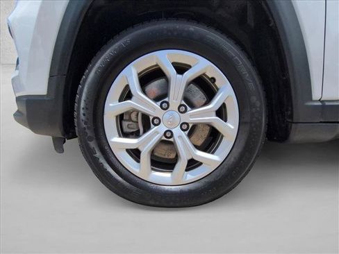 Used 2024 Jeep Compass Latitude AWD/4WD image 23