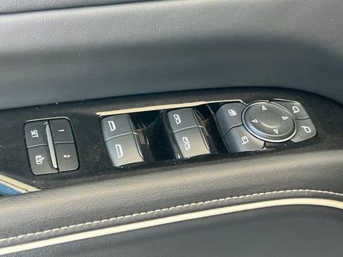Used 2023 Cadillac Escalade Premium Luxury AWD/4WD image 12