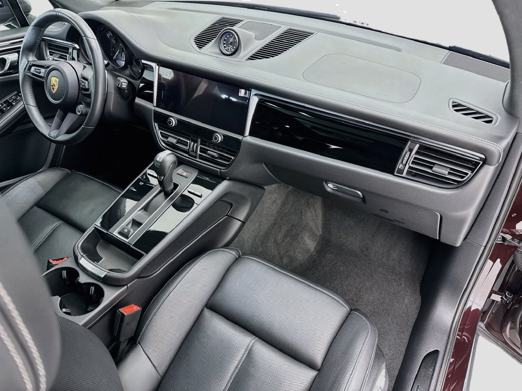 Used 2024 Porsche Macan AWD/4WD image 16
