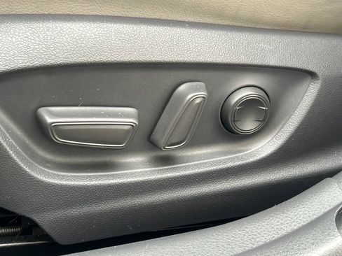 Used 2018 Toyota Camry SE image 9