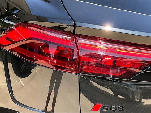 Used 2025 Audi SQ8 Prestige w/ Prestige Package image 28