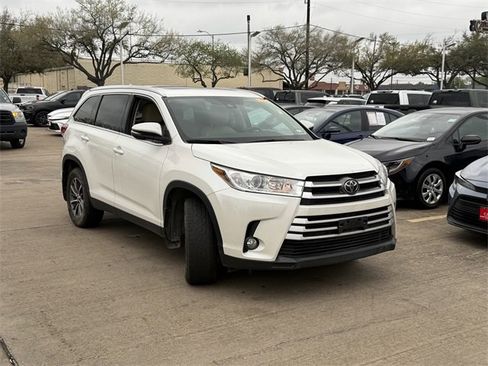 Used 2019 Toyota Highlander XLE image 3