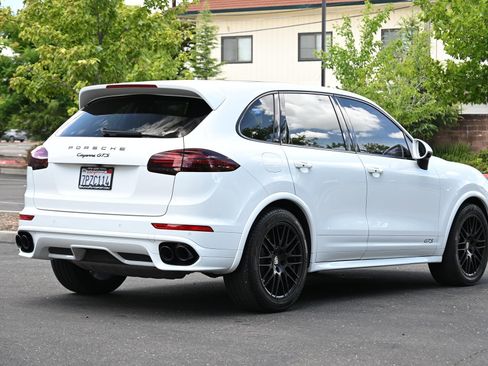 Used 2016 Porsche Cayenne GTS AWD/4WD image 5