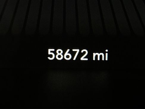 Used 2015 Dodge Challenger R/T RWD image 12