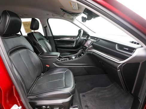 Used 2023 Jeep Grand Cherokee Limited w/ Luxury Tech Group II image 22