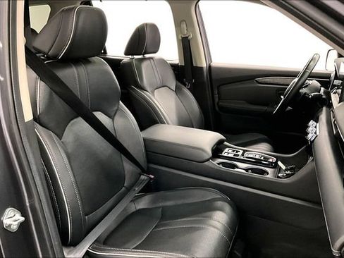 Used 2025 Honda Pilot Elite image 8