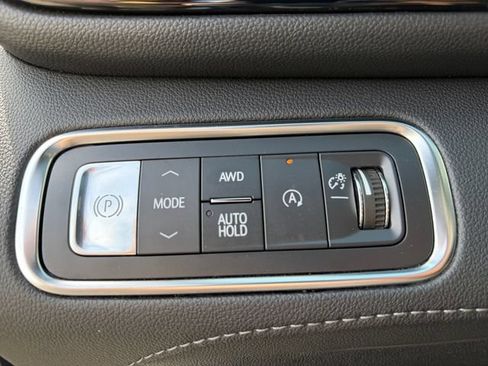 Used 2025 Buick Enclave Preferred AWD/4WD image 26