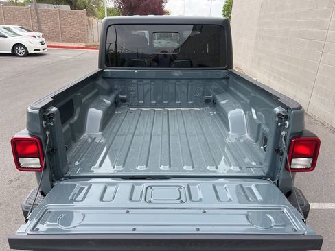 New 2025 Jeep Gladiator Sport image 23