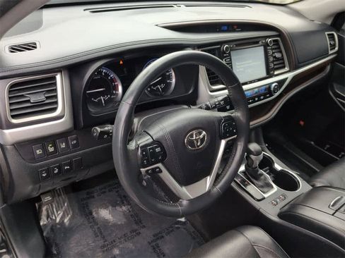 Used 2016 Toyota Highlander Limited Platinum image 10