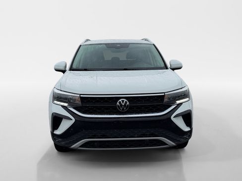Used 2024 Volkswagen Taos SE FWD image 8