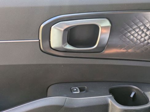 Used 2024 Kia Sorento S image 26