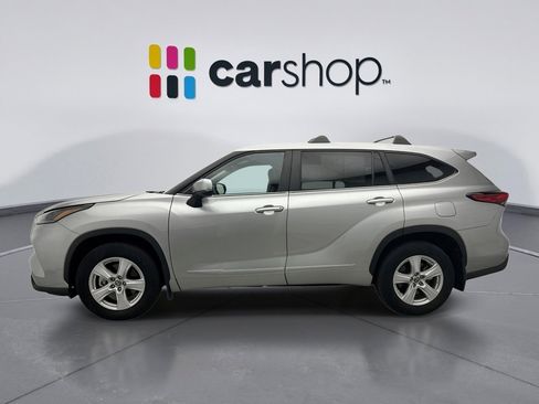 Used 2023 Toyota Highlander LE image 2
