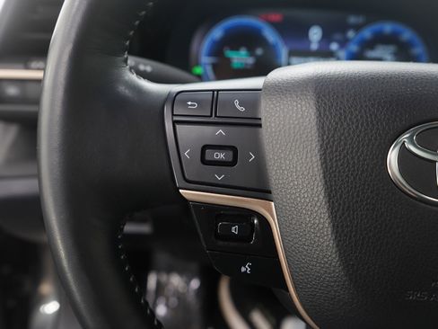 Used 2024 Toyota Crown Limited image 26