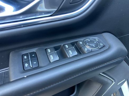 Used 2023 Chevrolet Suburban High Country AWD/4WD image 17