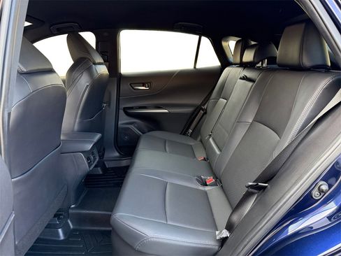 Used 2021 Toyota Venza XLE image 19