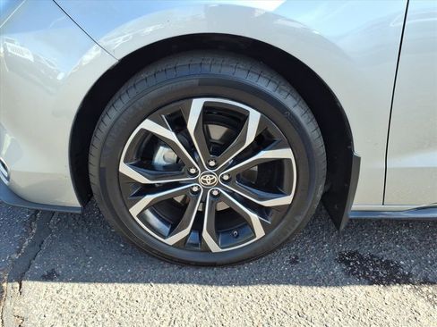 Used 2025 Toyota Sienna Platinum image 9