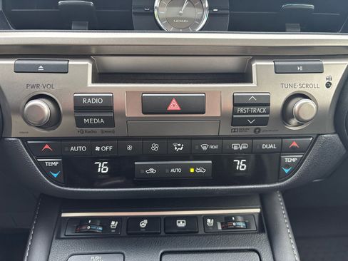 Used 2017 Lexus ES 300h image 24