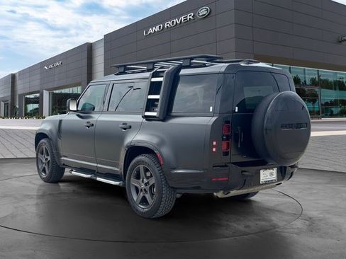 Used 2023 Land Rover Defender 130 X-Dynamic SE image 3