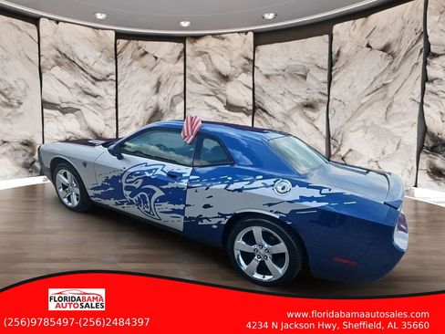 Used 2009 Dodge Challenger R/T RWD image 3