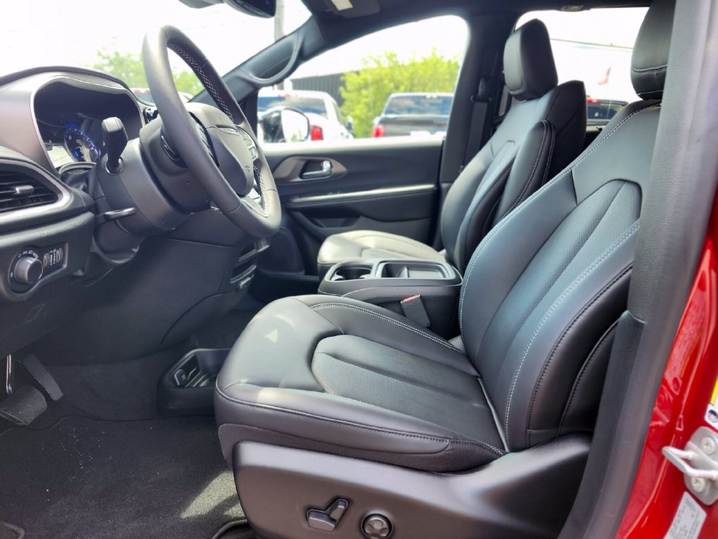 New 2027 Chrysler Pacifica Select AWD/4WD image 19