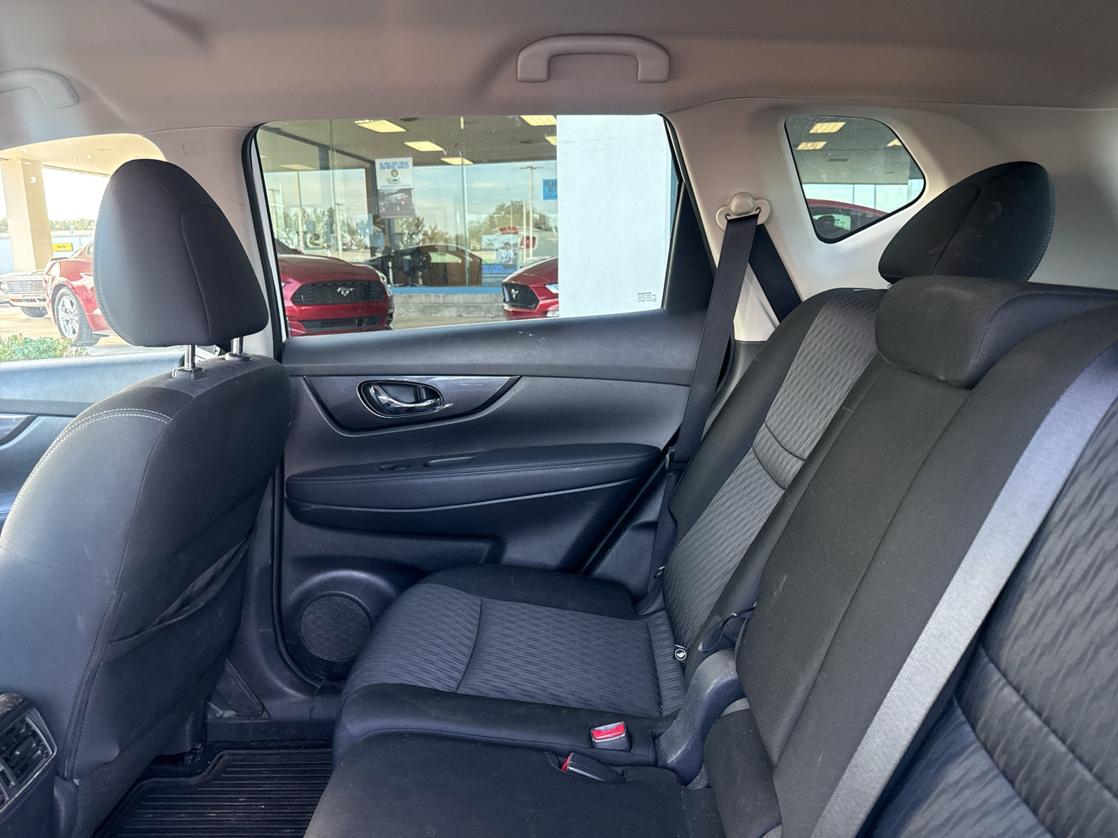 Used 2017 Nissan Rogue SV AWD/4WD image 13