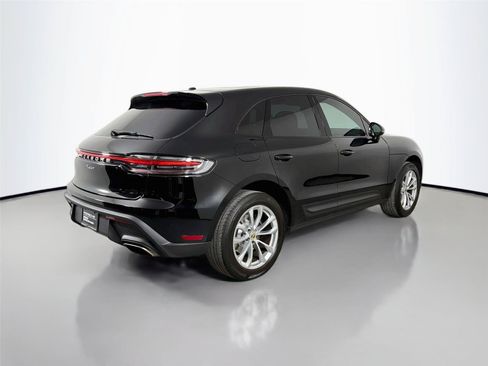 Certified 2024 Porsche Macan AWD/4WD image 7