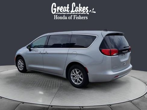 Used 2023 Chrysler Voyager LX FWD image 3