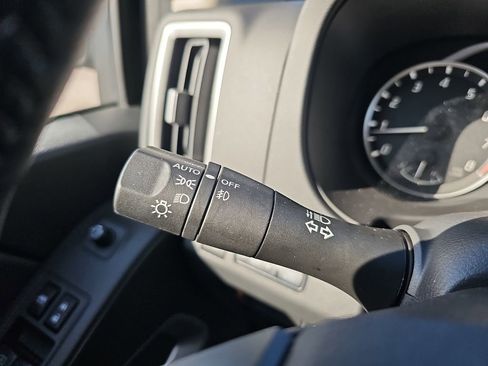 Used 2025 Nissan Frontier SV w/ SV Convenience Package image 26