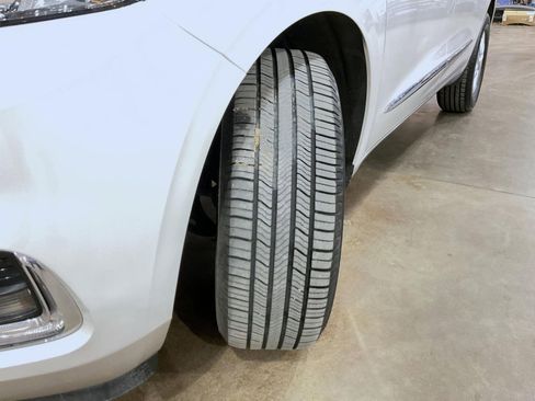 Certified 2019 Buick Enclave Essence image 24