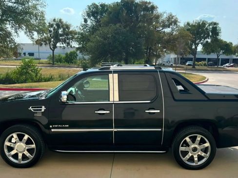 Used 2007 Cadillac Escalade EXT w/ Information Package AWD/4WD image 9