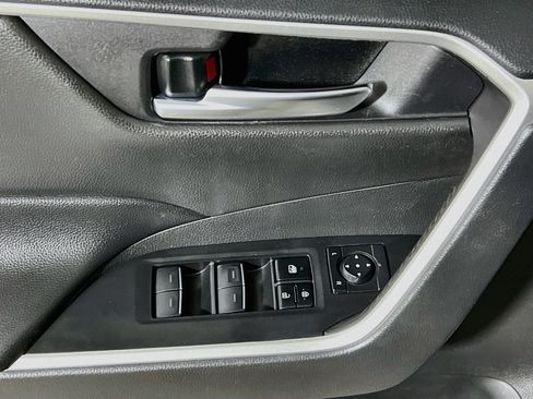 Used 2024 Toyota RAV4 XLE w/ Convenience Package FWD image 17