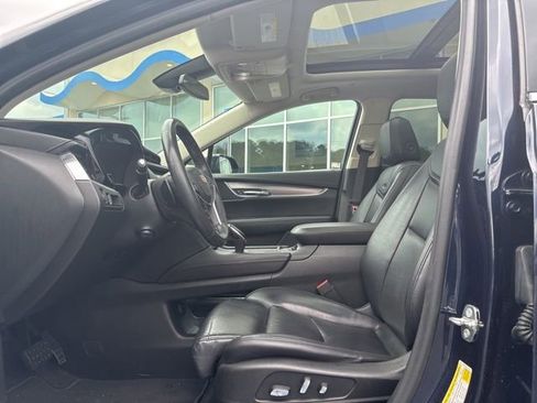 Used 2017 Cadillac XT5 Luxury w/ Driver Awareness Package FWD image 10