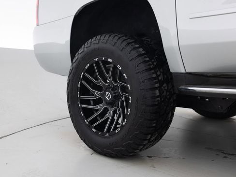 Used 2016 Chevrolet Suburban LTZ image 19