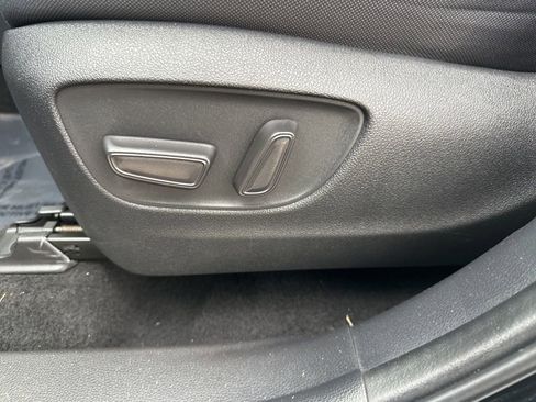 Used 2024 Toyota Highlander LE image 17