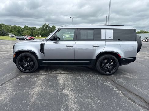 Used 2024 Land Rover Defender 130 X-Dynamic SE AWD/4WD image 6