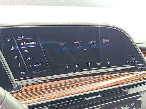 Used 2024 Cadillac Escalade ESV Premium Luxury w/ Performance Package AWD/4WD image 28