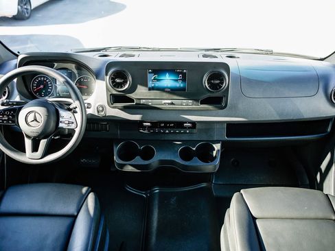 Used 2024 Mercedes-Benz Sprinter 2500 image 11