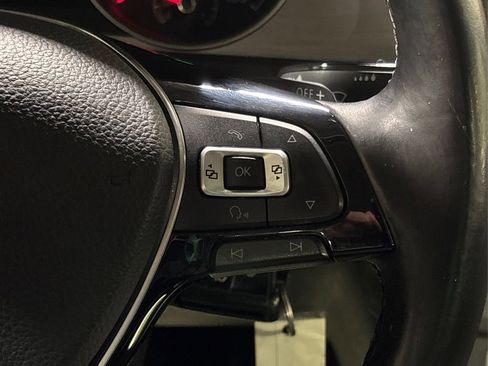 Used 2016 Volkswagen Golf S image 31