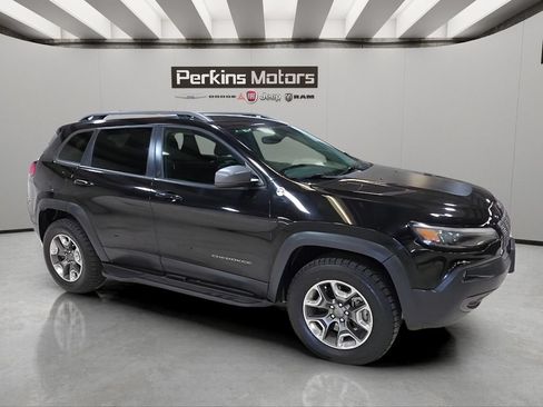Used 2019 Jeep Cherokee Trailhawk AWD/4WD image 8