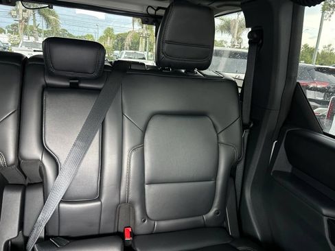 Used 2025 Ford Bronco Badlands AWD/4WD image 14