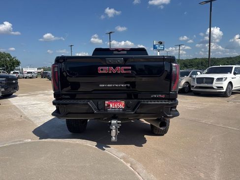Used 2024 GMC Sierra 2500 AT4 w/ AT4 Premium Plus Package AWD/4WD image 4