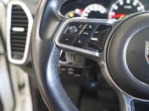 Used 2020 Porsche Cayenne AWD/4WD image 13