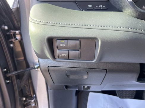 Used 2023 Toyota Highlander XLE image 7