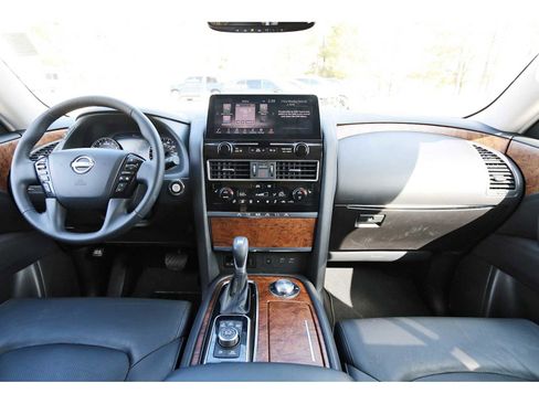 Used 2024 Nissan Armada SL image 7