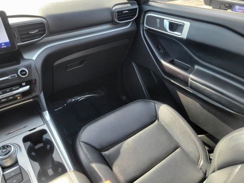 Used 2020 Ford Explorer XLT w/ Equipment Group 202A image 13